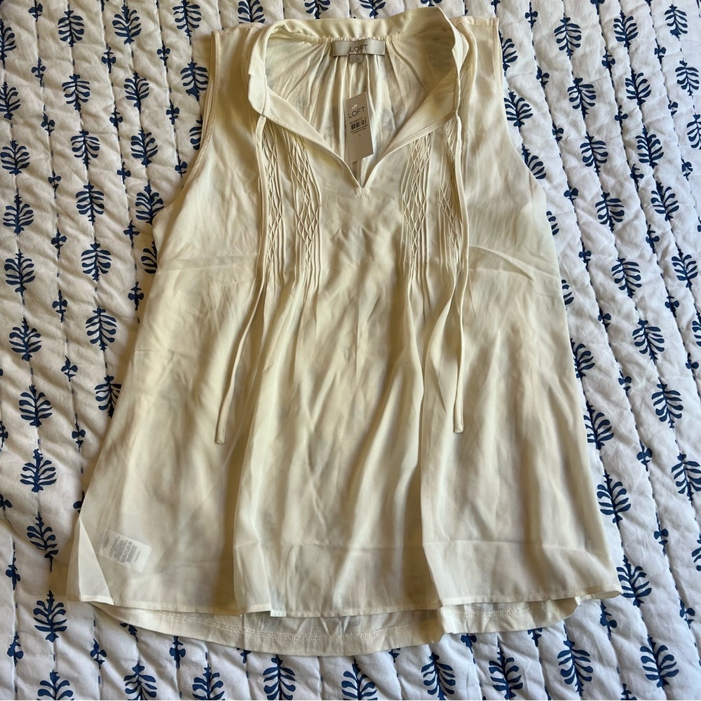 NWT cream sleeveless top